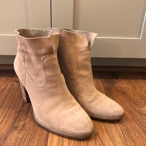 Vince Camuto Feina Bootie, size 8.5